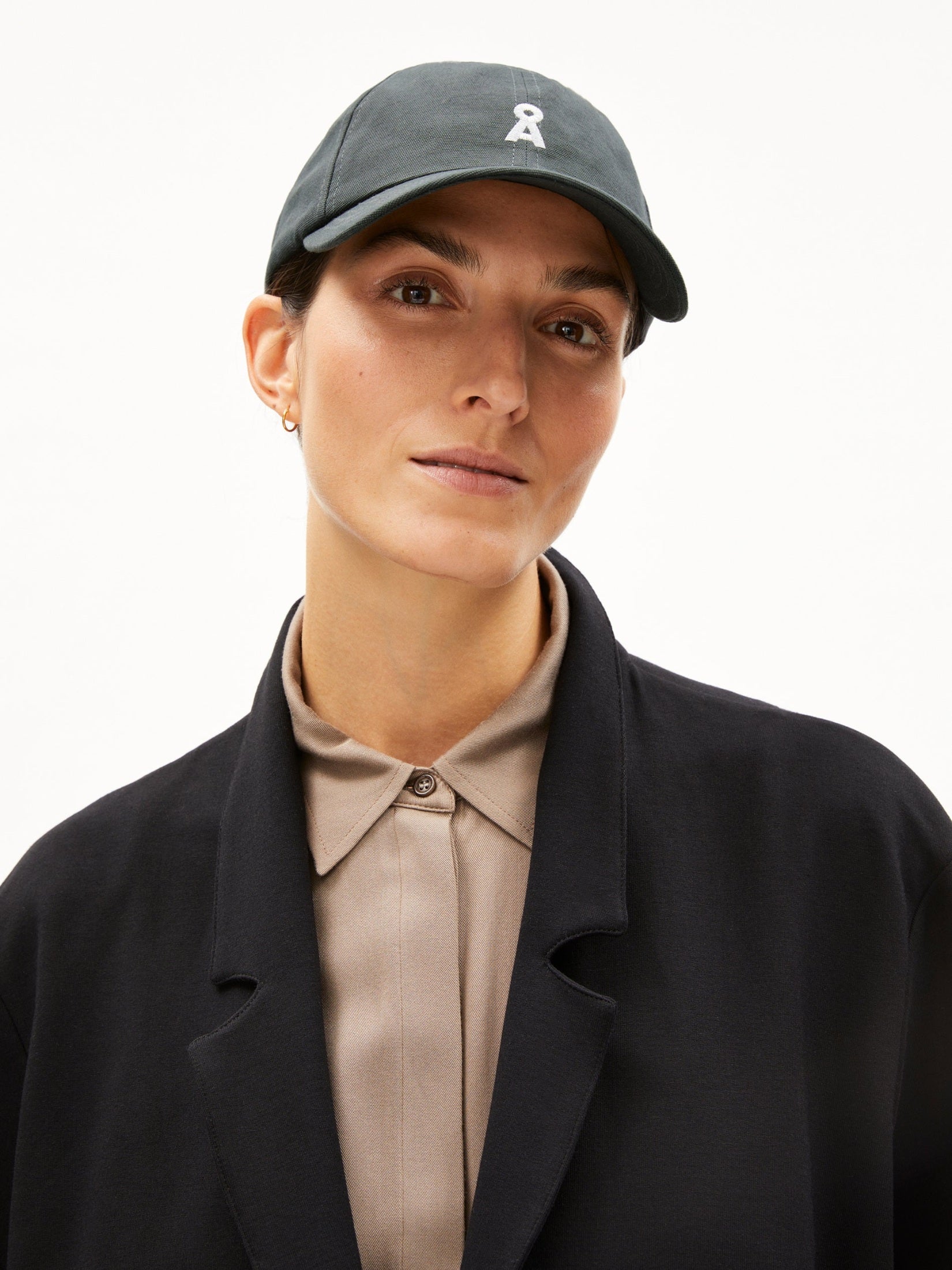 Yenaas Bold Cap