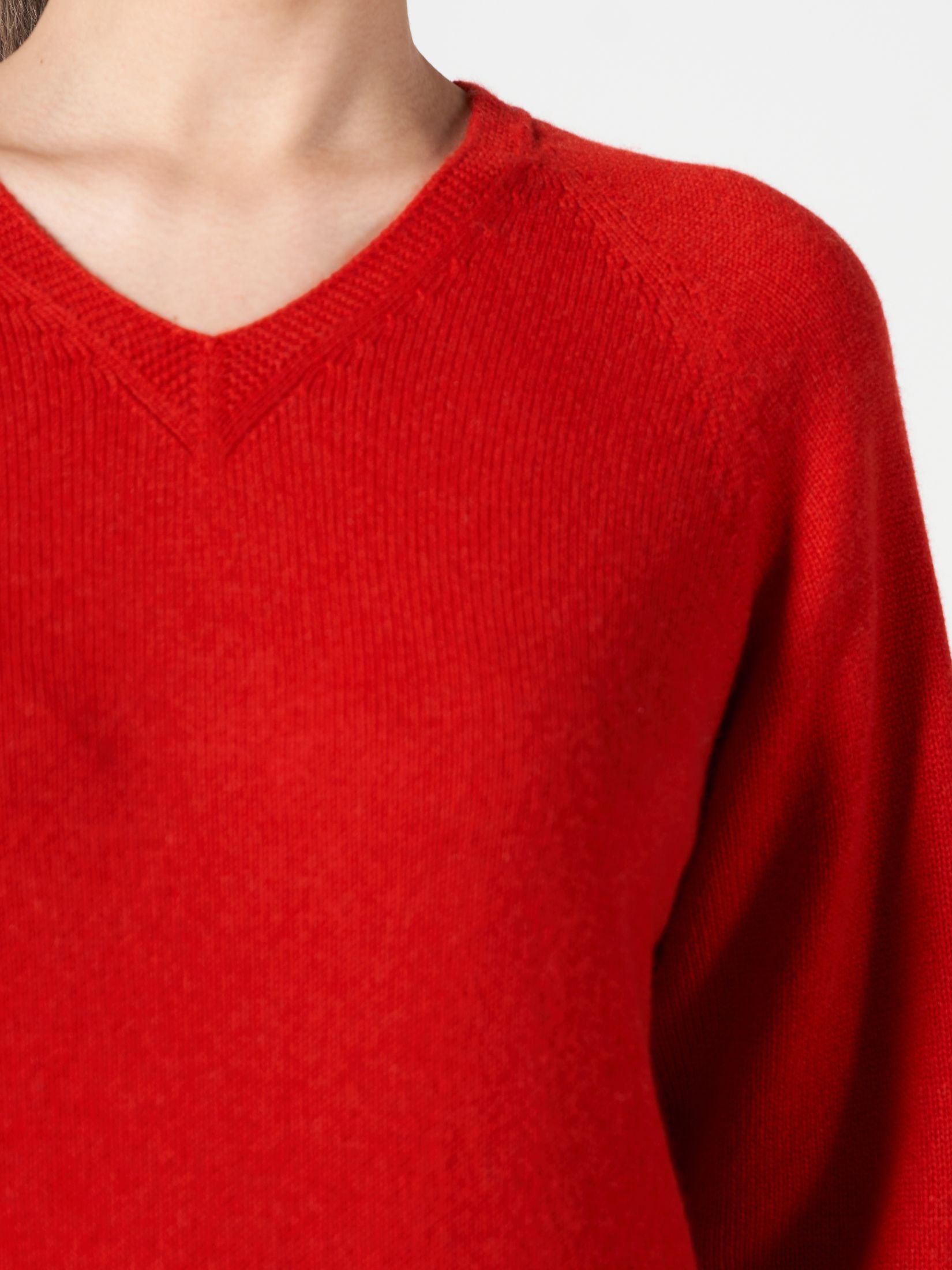 Essential Cashmere V-Red