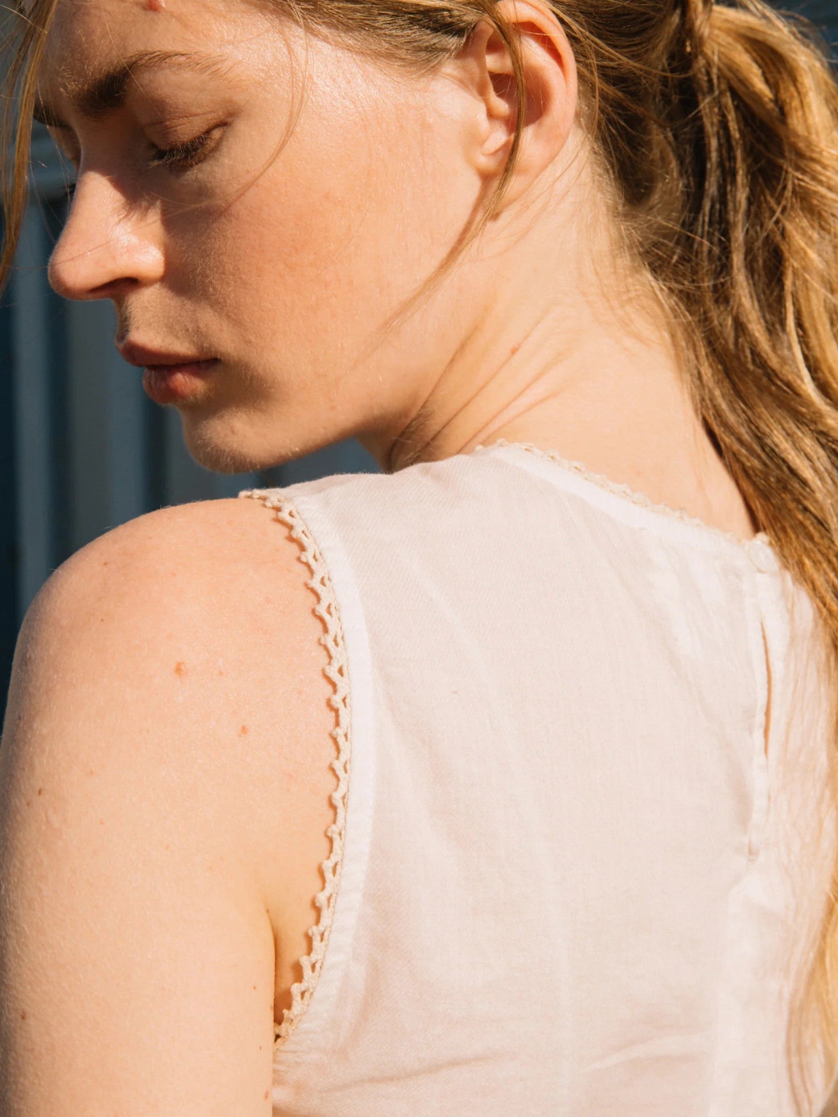 Sleeveless Embroidery Top