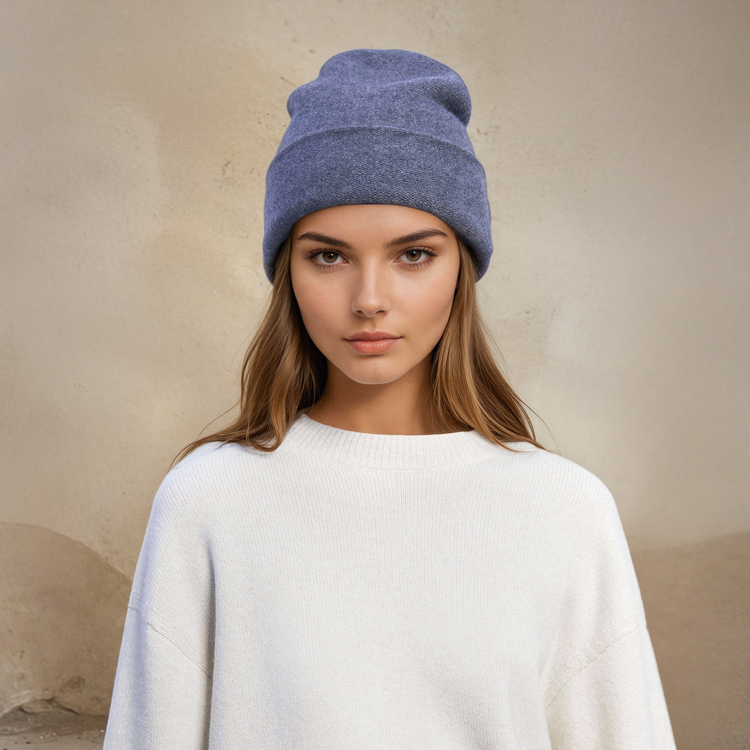 Cozy cashmere beanie in grey.