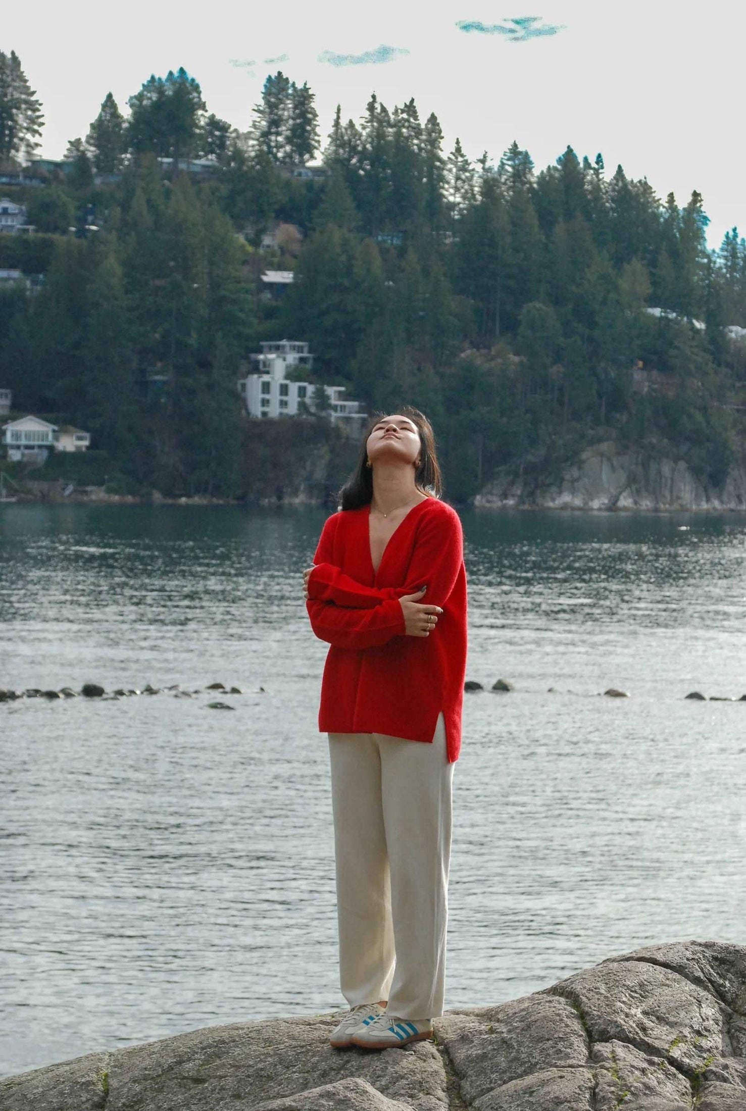 Red cashmere V-neck cardigan in a relaxed fit.