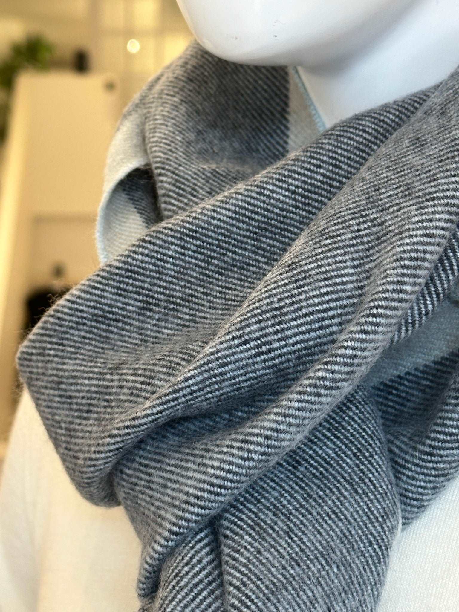 Jacquard cashmere scarf