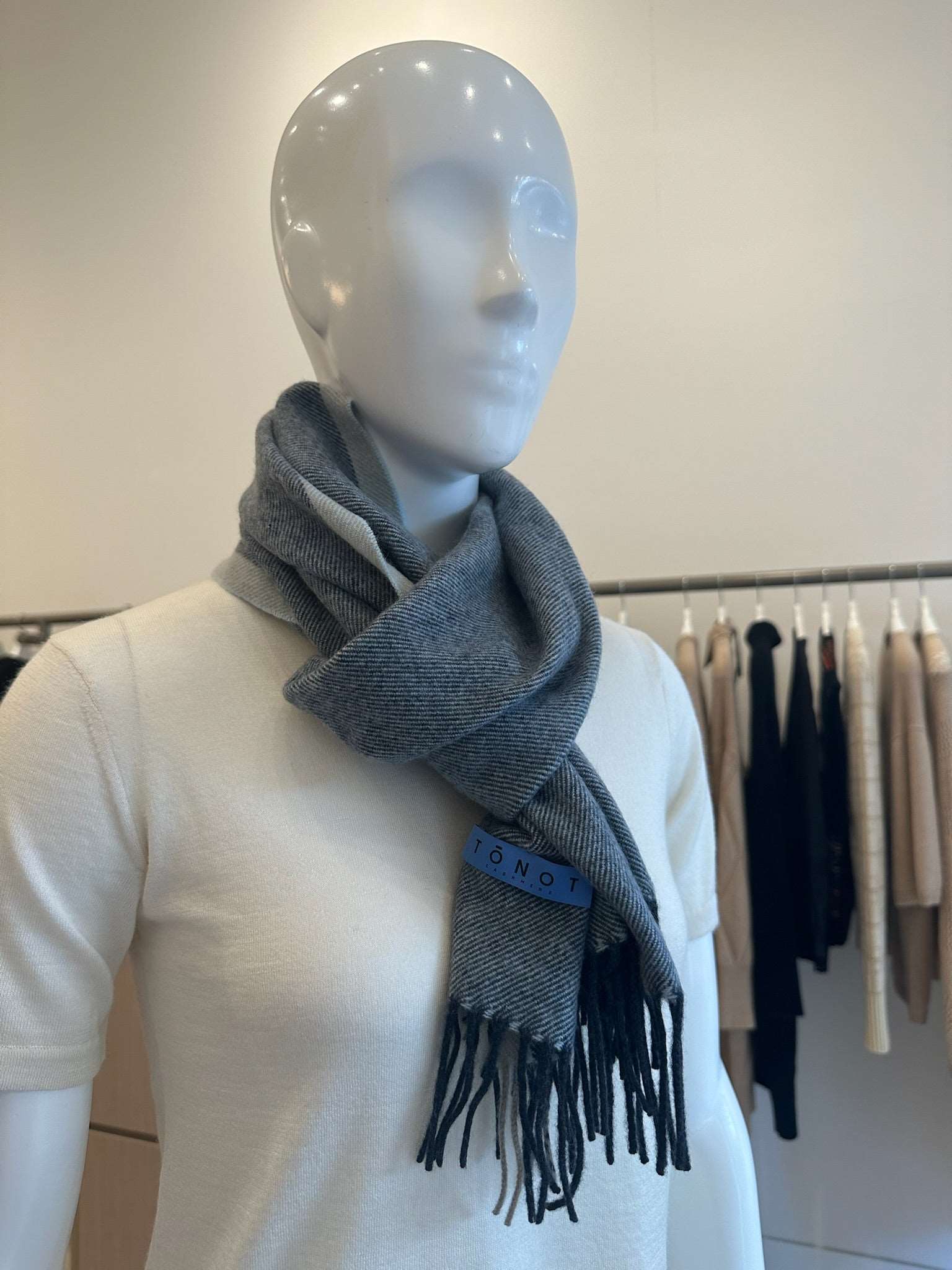 Jacquard cashmere scarf