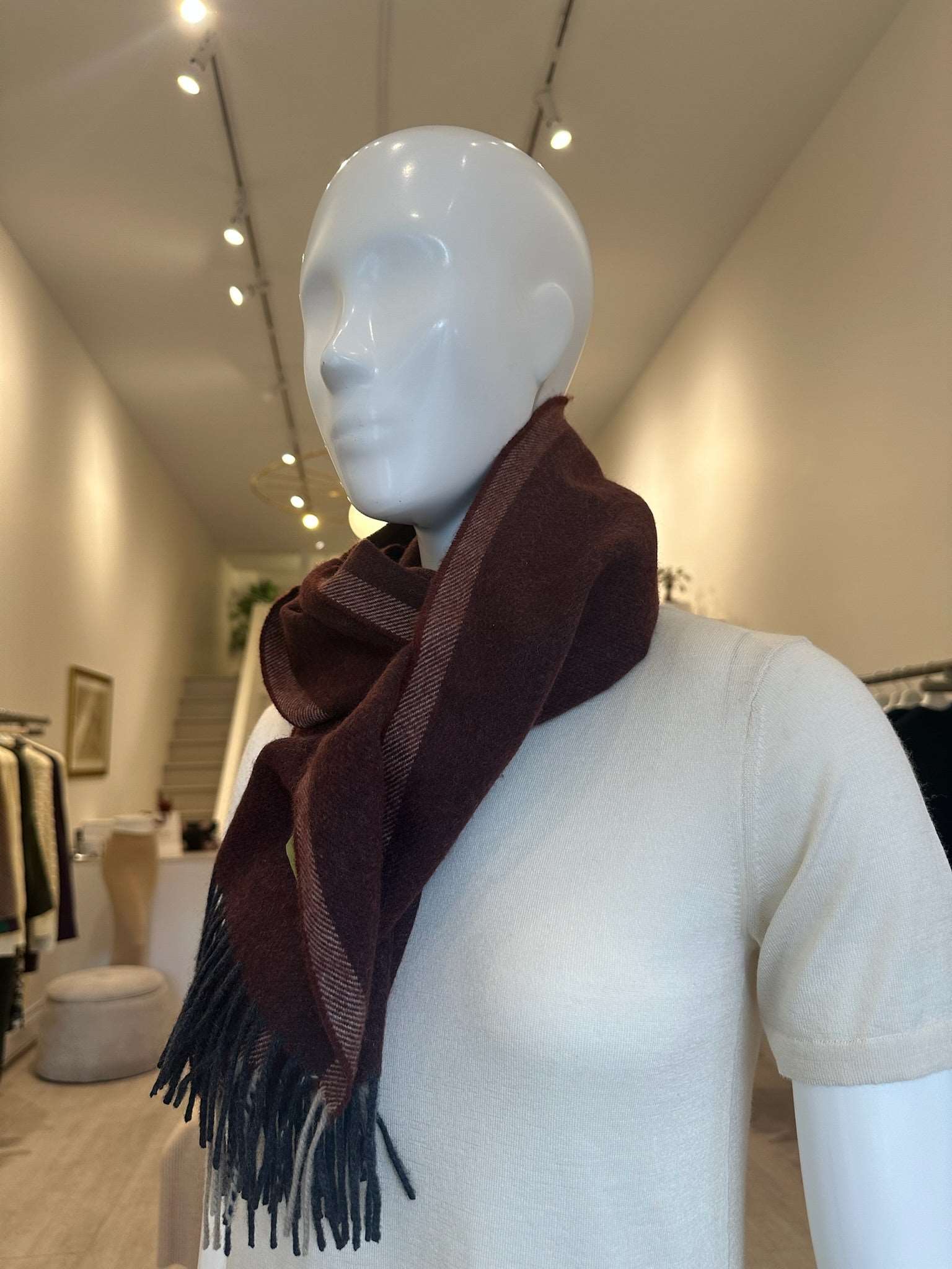 Jacquard cashmere scarf