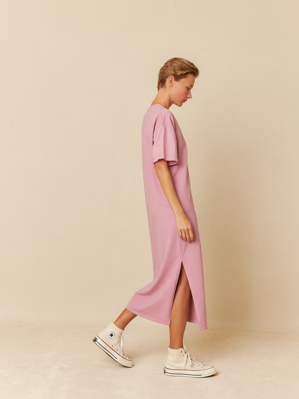 A model wearing an organic cotton loose dress in pink.