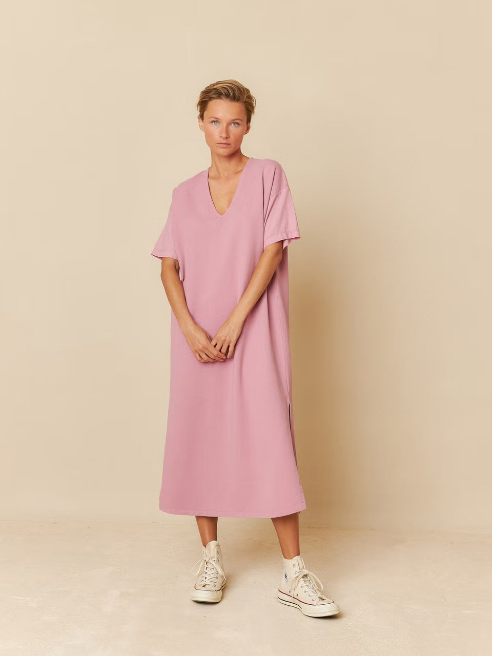 A model wearing an organic cotton loose dress in pink.