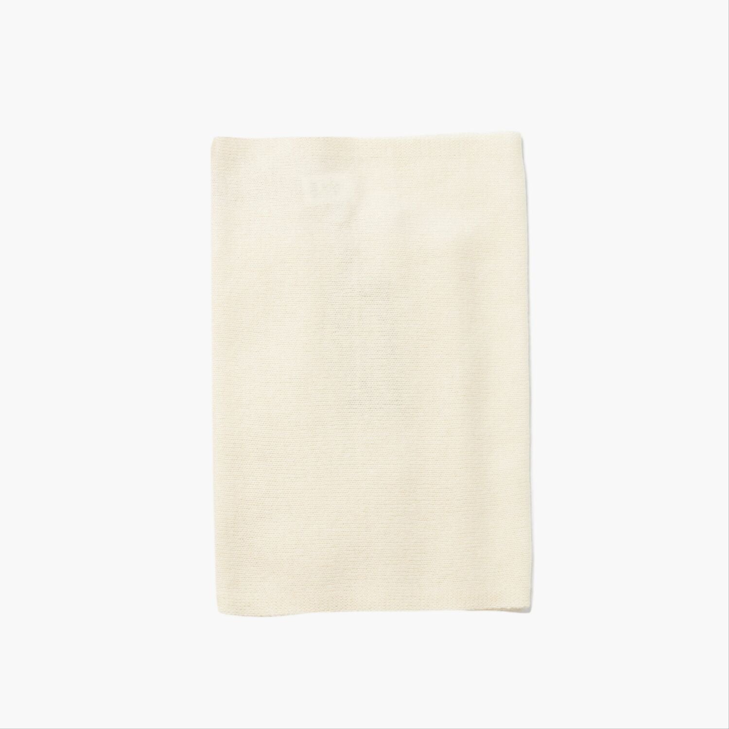 Cashmere tube scarf in pearl color.