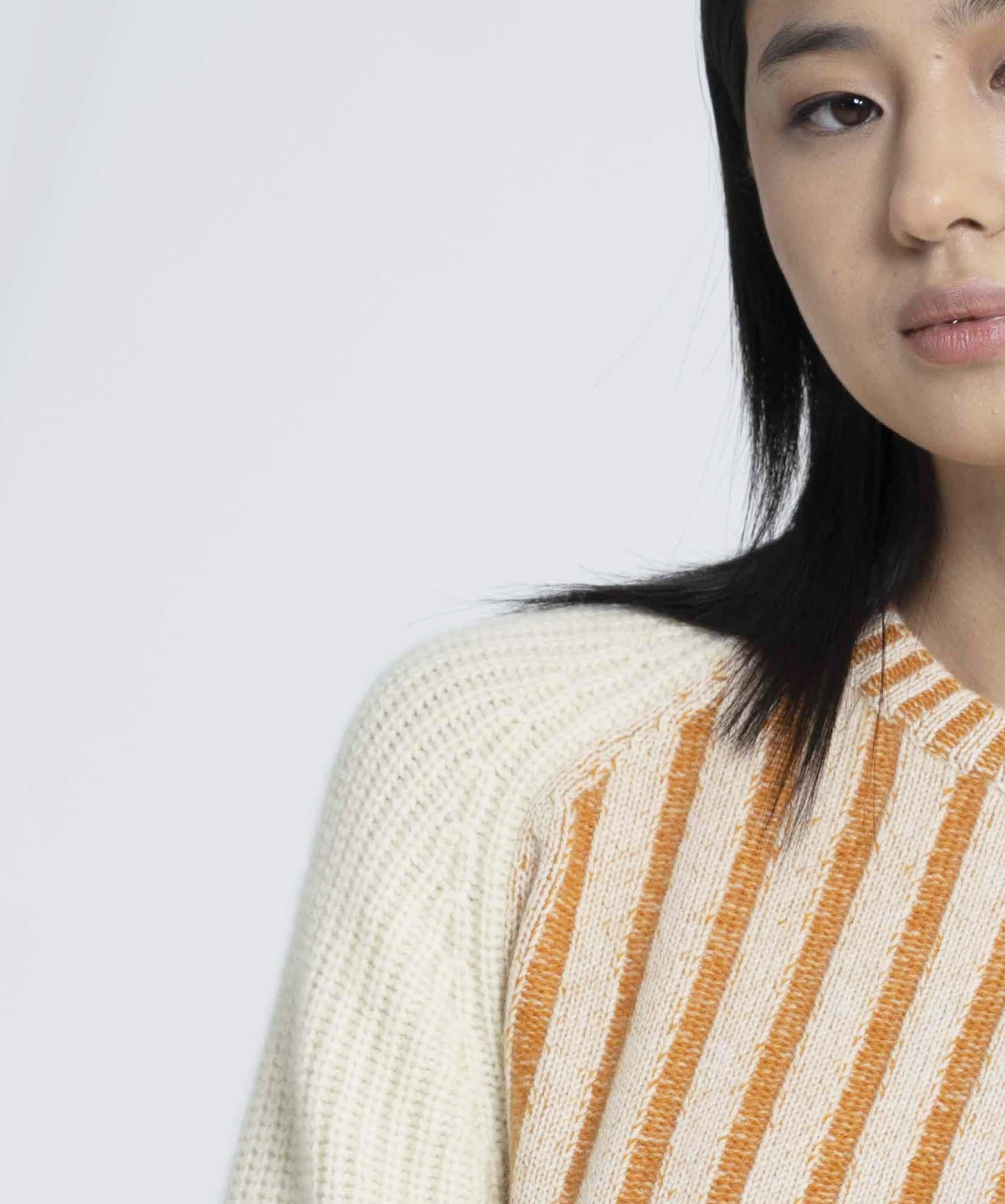 Mixed knit round neck