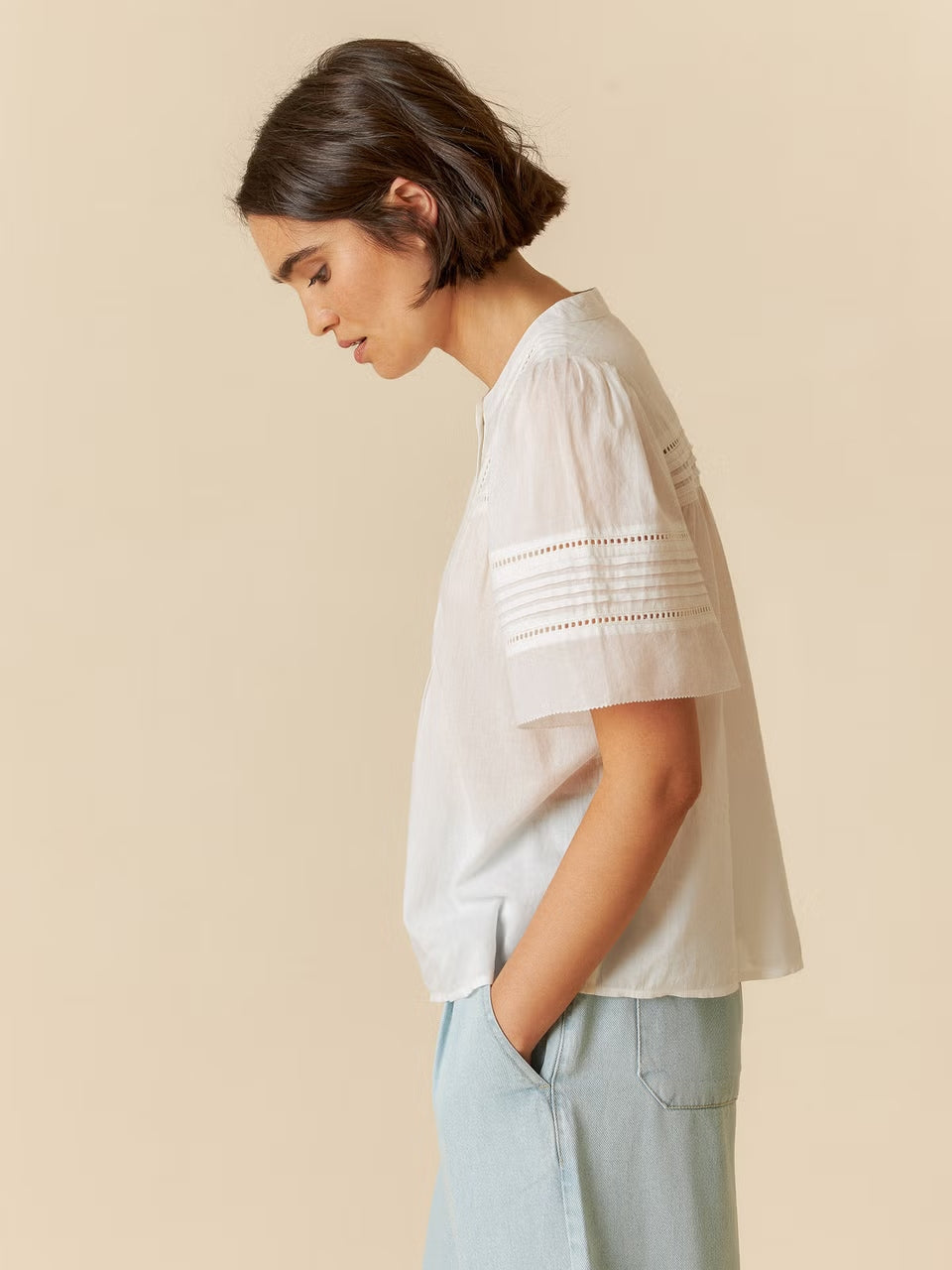 A model wearing a short-sleeve cotton shirt, featuring a relaxed fit and breathable fabric.